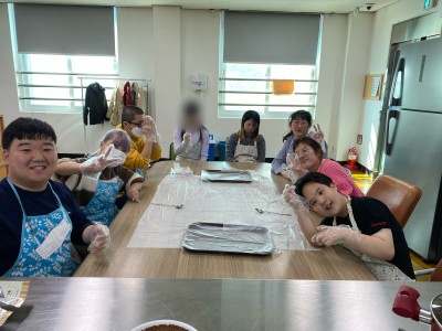 직업적응훈련생 제과제빵훈련 '할로윈 팝'만들기 이미지