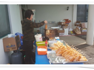 지역사회나눔행사-핫도그 나누기 이미지