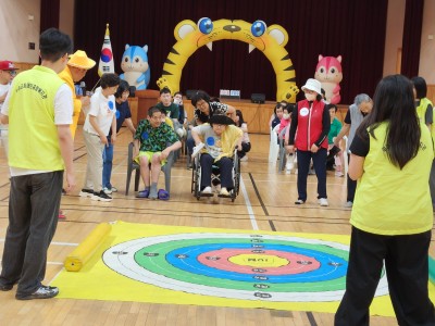 함께 뛰고 함께 웃는 즐거운 시간 가족명랑운동회 이미지
